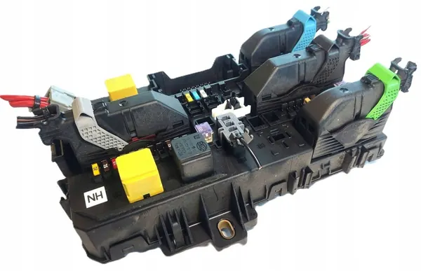 Caixa de fusíveis Opel Astra H 1.4 OE 13220829 image 1