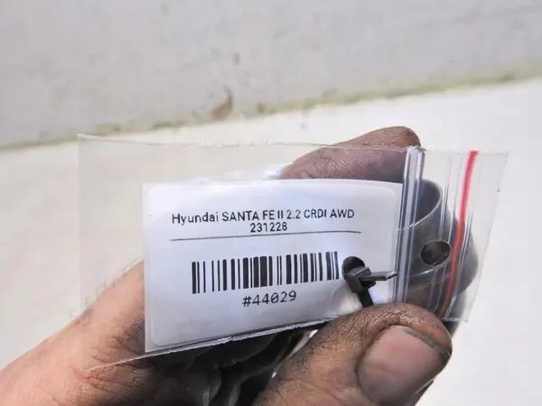 Junta da Bomba de Óleo Usada para Hyundai Santa Fe II 2.2 CRDI image 4