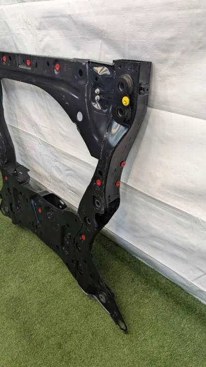Cuna Delantera Volvo OEM 32381810 - Usado image 3