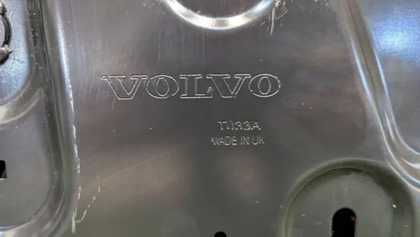 Cuna Delantera Volvo OEM 32381810 - Usado image 7