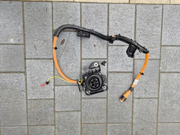 BMW G20 G21 Latauskaapeli Pistoke OEM 7640388 image 2