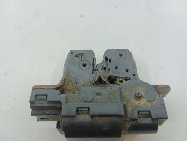 Nissan Qashqai 2008 Cerradura de maletero image 2