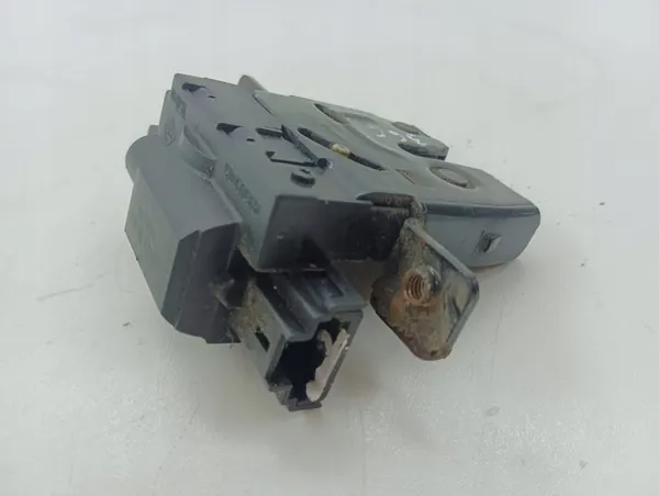 Nissan Qashqai 2008 Cerradura de maletero image 5