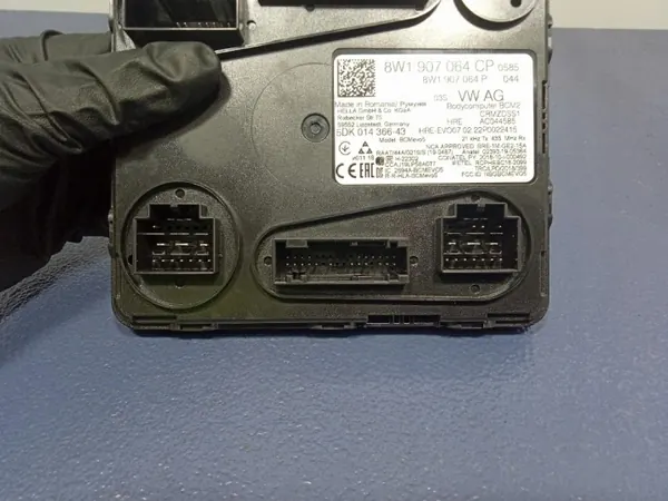 Audi SQ8 Q8 Mukavuusohjain OEM 8W1907064CP image 3