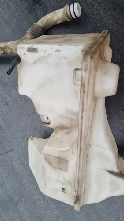 Pesunesteen säiliö VW T5 image 4