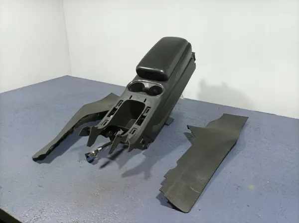 Opel Ampera middenconsole armsteun OEM 22884525 image 3