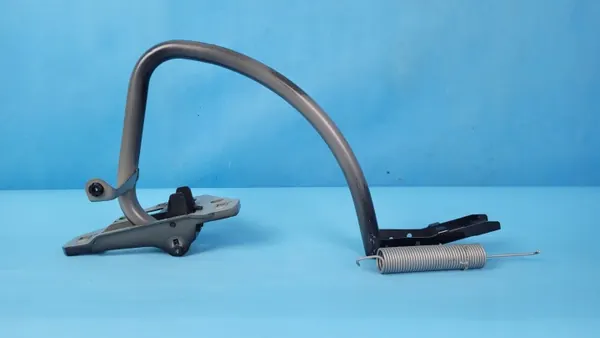 Mercedes EQE W295 Rechter kofferbakscharnier OEM A2957500200 image 2