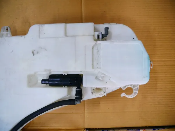 BMW F11 F10 Ruitensproeiervat 8050439 image 2