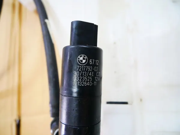 BMW F11 F10 Ruitensproeiervat 8050439 image 4