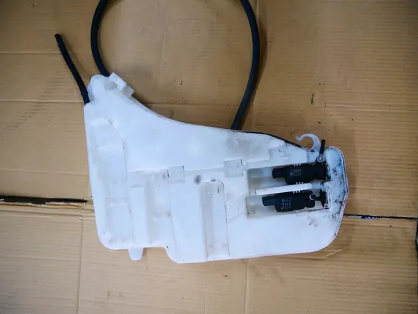 BMW F11 F10 Ruitensproeiervat 8050439 image 5