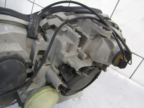 Rechter Voorlamp Mercedes W203 A2038200261 image 3