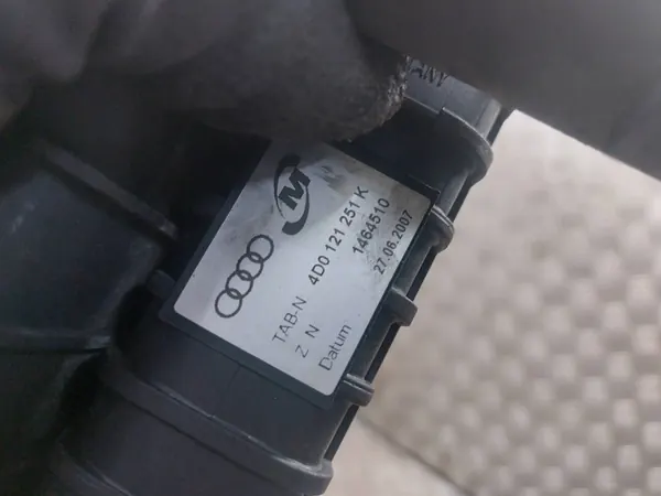 Audi A8 D2 2.5 TDI Kylare 4D0145805B 4D0121251K image 4