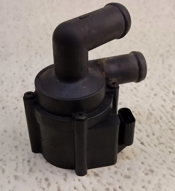 BMW Vattenpump för M5 F10 OE 9230234 image 2