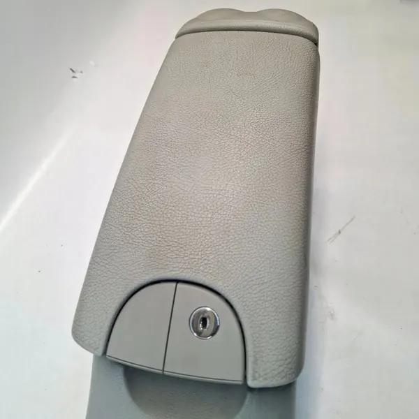 Reposabrazos Mercedes-Benz OE A2096800450 - Usado image 8