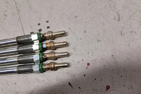 Bujía VOLVO V40 CROSS COUNTRY 1.6L Diesel 2014 OEM image 2