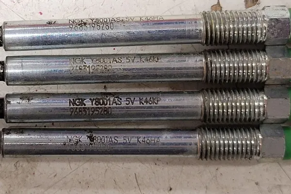 Bujía VOLVO V40 CROSS COUNTRY 1.6L Diesel 2014 OEM image 3