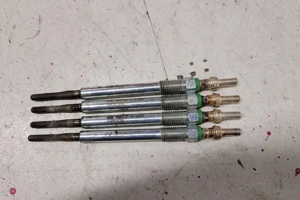 Bujía VOLVO V40 CROSS COUNTRY 1.6L Diesel 2014 OEM image 4