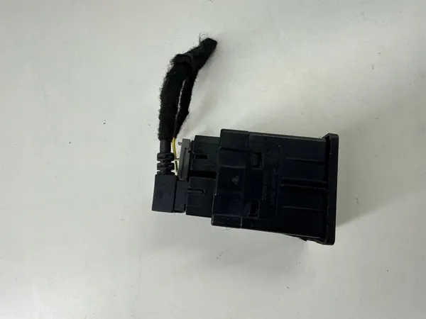 Ford Ecosport USB-portti OEM HC3T14F014DB image 4