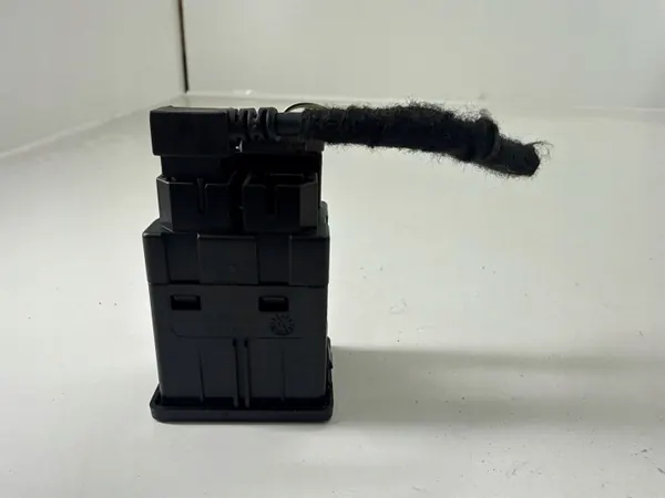 Ford Ecosport USB-portti OEM HC3T14F014DB image 6