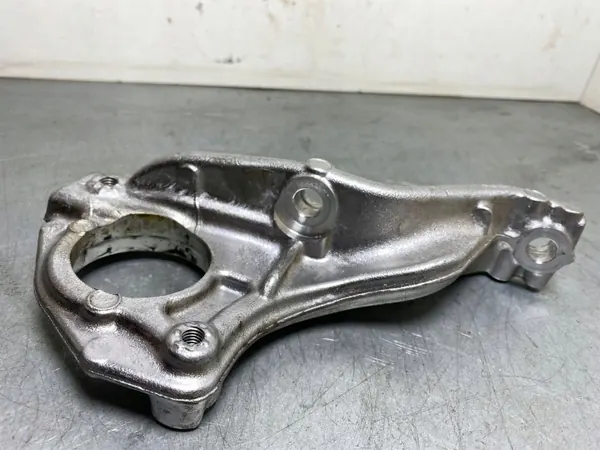 Opel FBZ16738 Lagerstödbracket - Begagnad image 3