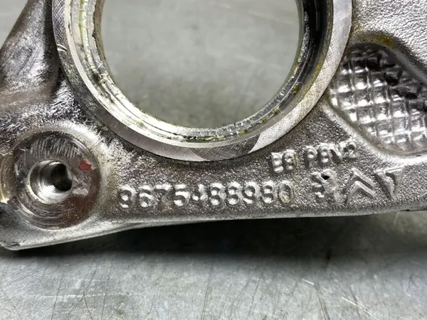 Opel FBZ16738 Lagerstödbracket - Begagnad image 4