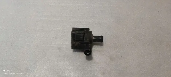 Pompe de circulation d'eau Volvo OEM 31657307 image 2