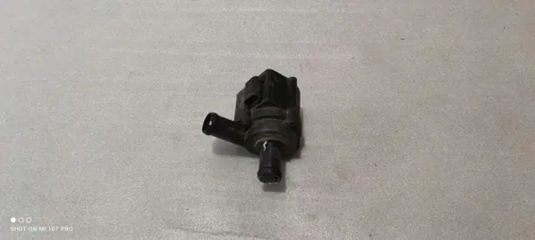 Pompe de circulation d'eau Volvo OEM 31657307 image 5