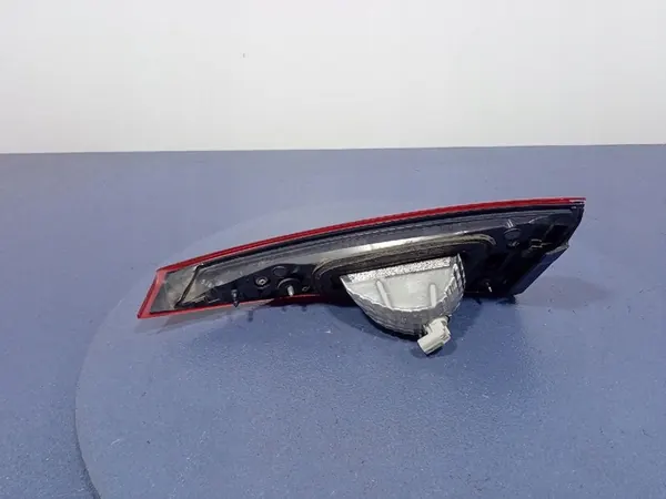 Mazda 3 III BM Sedán Luz Interior Trasera Izquierda image 2