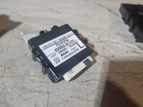 Module Confort Toyota OEM 8996047121 pour Prius 1.8L image 3