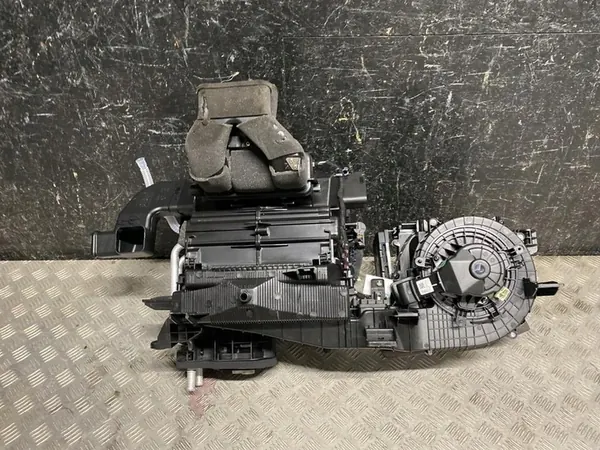 Boîtier de souffleur XPeng P7 2025 8105004EF1 image 4