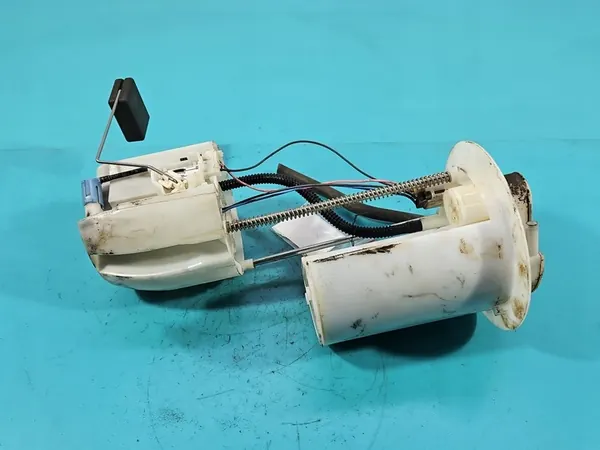 Brandstofpomp Toyota Yaris II 1.3 VVTI 77020-0D080 image 3