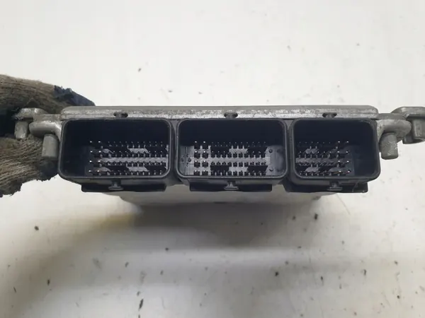 Opel Motorstyrenhet 8200051609 0281010633 för Vivaro 1.9 DCI image 3