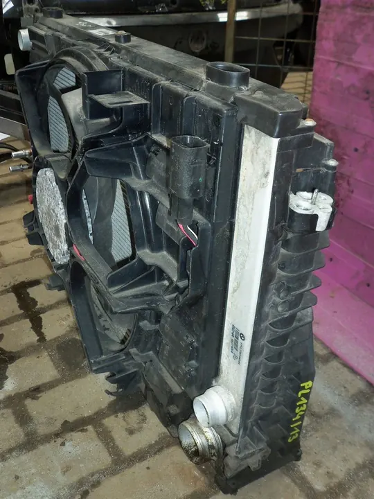 BMW OE 7 787 440 Radiador de refrigeración del motor image 3