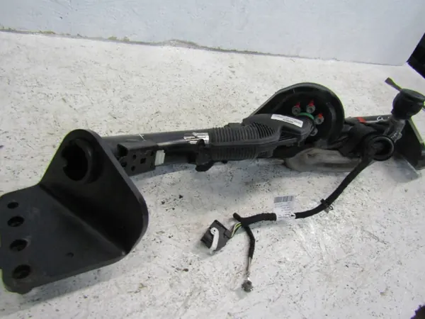 Gancho de reboque elétrico OEM A2433100300 Mercedes EQA W243 image 3