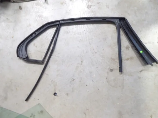 VW Jetta Takaoven Kehys Vasen - OE-Laatu Käytetty image 5