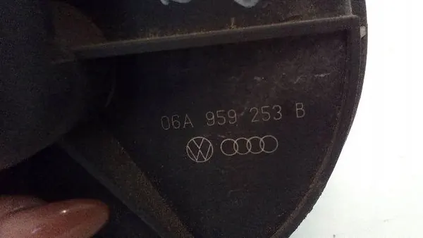 Pompe à air secondaire OEM 06A959253B pour Audi A3 image 5