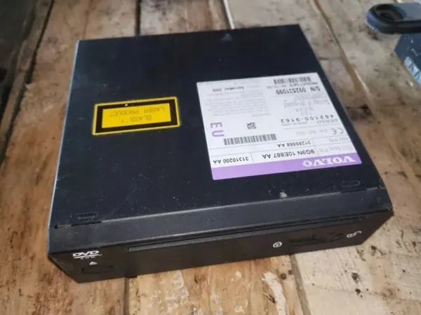 Volvo XC60 CD-vaihtaja OEM 31310200AA 2.4L Diesel image 2