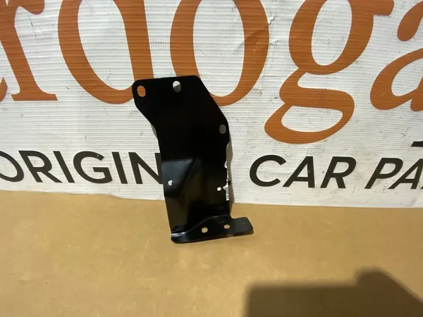 Volvo XC60 2020 Panel för montering av kylare vänster OEM image 3