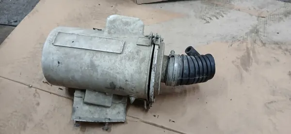 Luftfilterhus OEM 16500-22J00 för Nissan Patrol Y60 image 2