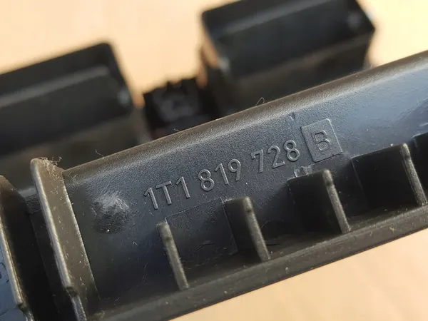 Painel de ventilação central / VW Touran I 2003-2006 / Funcional image 2