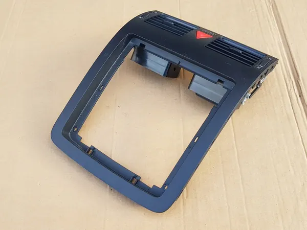 Painel de ventilação central / VW Touran I 2003-2006 / Funcional image 4