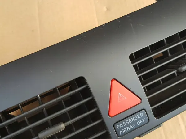 Painel de ventilação central / VW Touran I 2003-2006 / Funcional image 9