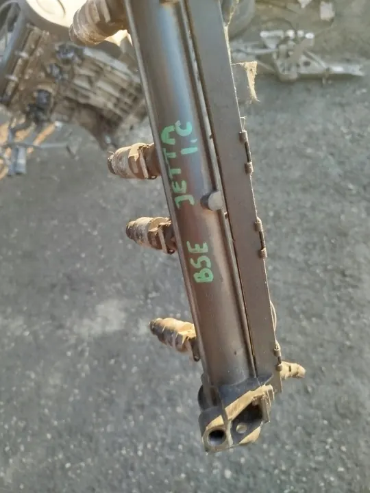 OEM 06A133317AS Rail de inyección para VW Golf V image 4