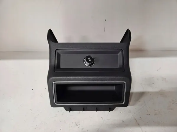 Audi A6 S6 C8 4K 2021 Taka-Tunnelipäällyste OEM 4K0863300 image 2
