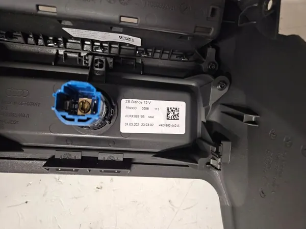 Audi A6 S6 C8 4K 2021 Taka-Tunnelipäällyste OEM 4K0863300 image 4
