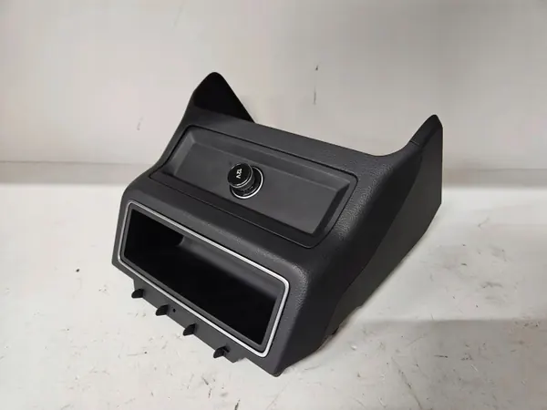 Audi A6 S6 C8 4K 2021 Taka-Tunnelipäällyste OEM 4K0863300 image 5