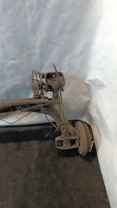 Traversa posteriore VW Golf III HB 1996 1.9TD image 3