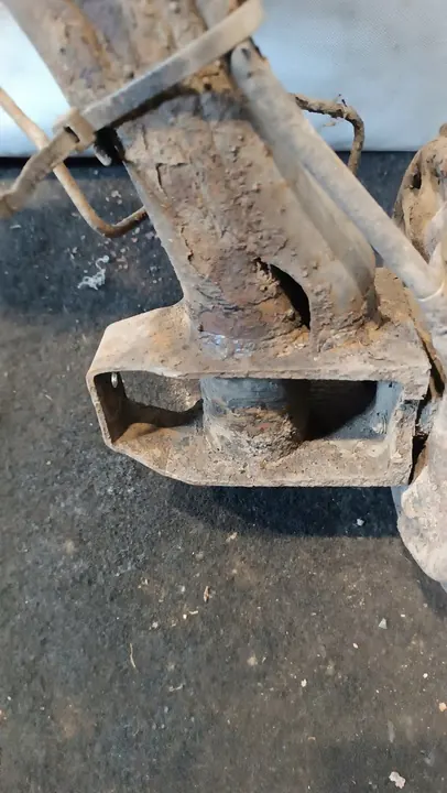 Traversa posteriore VW Golf III HB 1996 1.9TD image 6