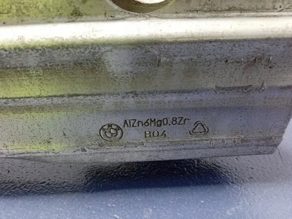 BMW IX2 U10 Viga Parachoques Trasero OEM 5A0C180 image 9