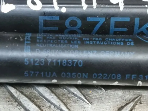 BMW 1 E81 E87 Vänster sida Motorhuv Aktuator OEM 7118370 image 2